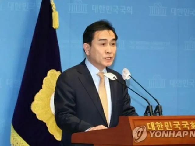 緊急記者会見を開いた太永浩氏＝３日、ソウル（聯合ニュース）