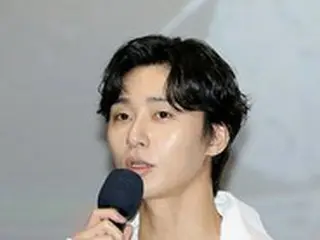 【フォト】俳優パク・ソジュン＆IU（アイユー）、映画「ドリーム」舞台あいさつ…爽やかなファッションで登場
