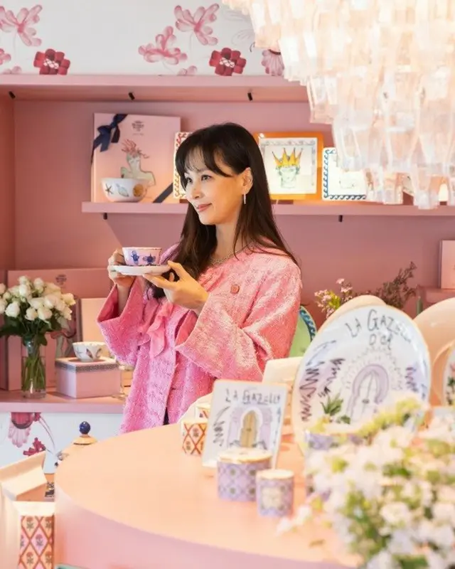 女優コ・ソヨン、50代でも違和感のない”ピンク姫”（画像提供:wowkorea）