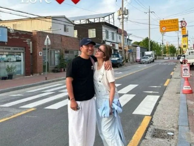 歌手ソン・ダムビ＆イ・ギュヒョク夫妻、道路も溶けそうな”熱々ツーショット”公開（画像提供:wowkorea）
