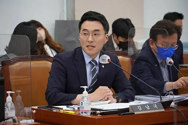 民主党、仮想通貨疑惑で離党の議員について言及（画像提供:wowkorea）