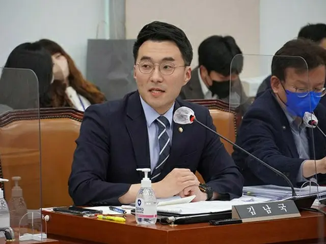 民主党、仮想通貨疑惑で離党の議員について言及（画像提供:wowkorea）