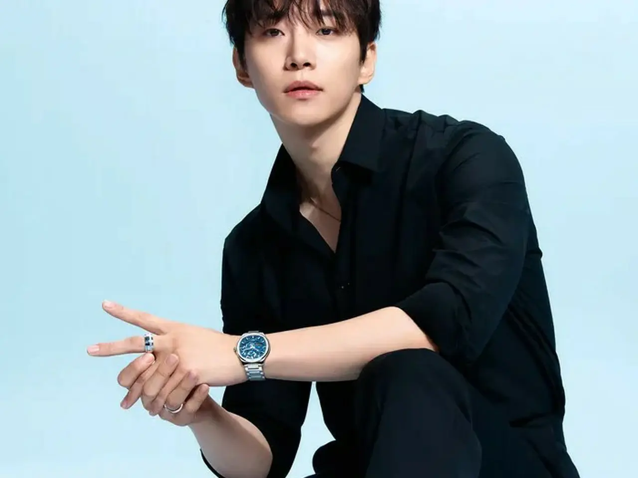 2PM　ジュノ⑦ 2PM」ジュノ、オールブラックでソフトなカリスマアピール