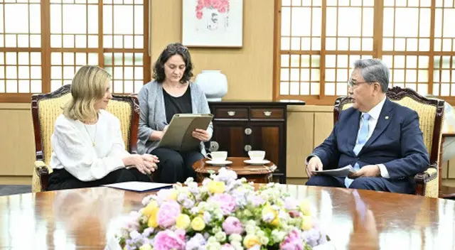 ウクライナ大統領夫人、朴振長官と会談 「救急車などの支援を要請」（画像提供:wowkorea）