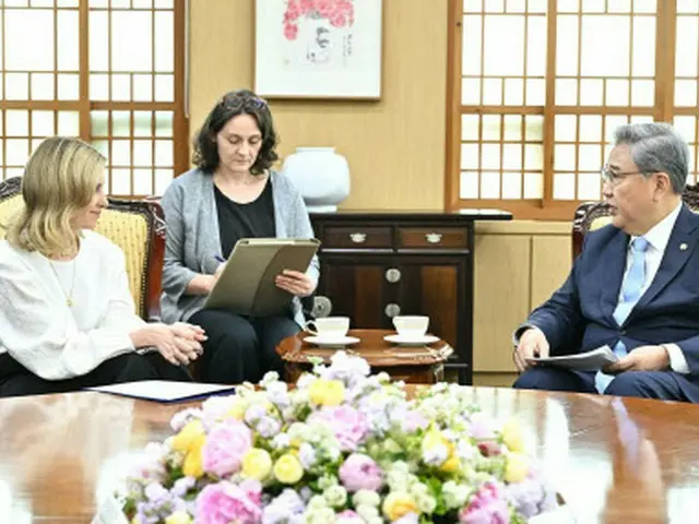 ウクライナ大統領夫人、朴振長官と会談 「救急車などの支援を要請」（画像提供:wowkorea）