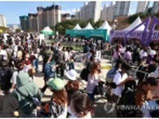 ［韓流］BTSが来月デビュー10周年　ソウル市内の名所が紫一色に