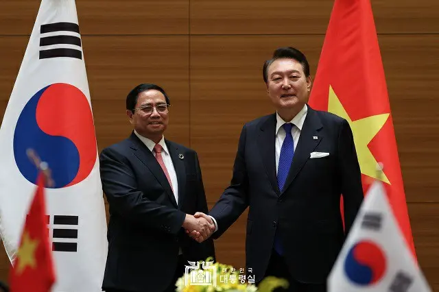 韓国の尹錫悦大統領は19日広島で、ベトナムのファム・ミン・チン首相と首脳会談を行なった（画像提供:wowkorea）