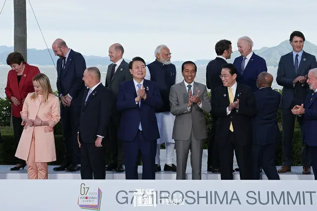 韓国の尹錫悦大統領は20日、G7サミットに出席した各国の首脳たちと記念写真を撮影している様子（画像提供:wowkorea）