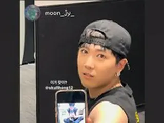 「FTISLAND」イ・ホンギ、何がそんなに気になるの？…”これであってる？”