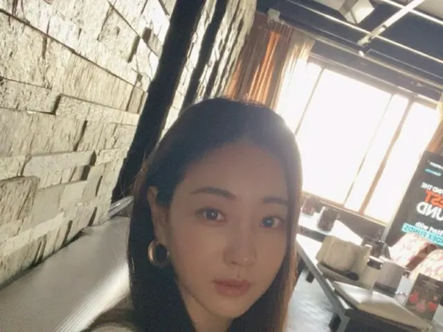 女優キム・サラン、年月を逆行中… ”ミドフォー”だと誰が信じる？（画像提供:wowkorea）
