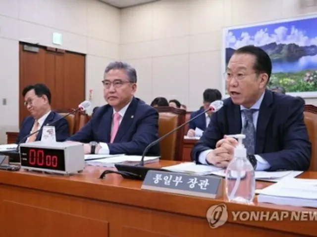 国会外交統一委員会で答弁する権長官＝２４日、ソウル（聯合ニュース）