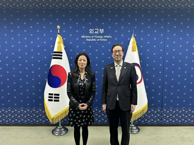 韓国外務省のイ・ジュンイル北核外交企画団長（右）と、米国務省のジョン・パク北朝鮮担当特別副代表（画像提供:wowkorea）