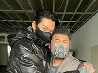 俳優キム・ウビン、ドラマ「配達人」ビハインドカット大放出…現場でも愛される“スイート男子”