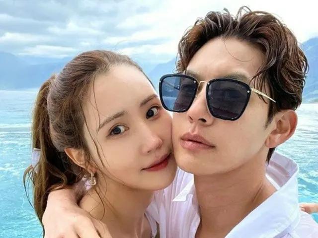 ”新婚”SE7EN＆イ・ダヘ、巨大な”ダイヤの結婚指輪”公開（画像提供:wowkorea）