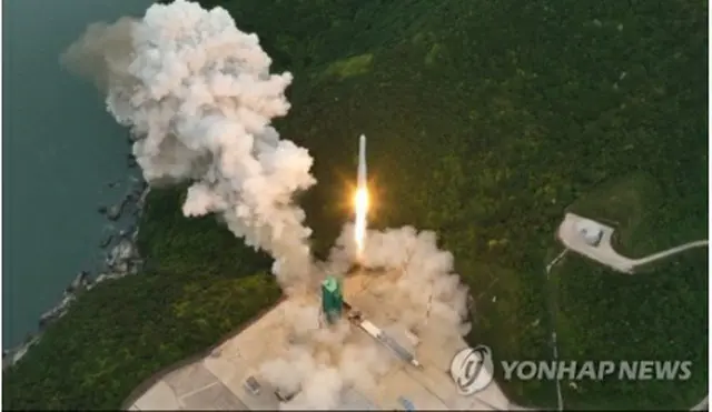 羅老宇宙センターから打ち上げられた「ヌリ」（韓国航空宇宙研究院提供）＝（聯合ニュース）≪転載・転用禁止≫