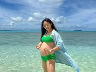 ”双子妊娠”女優イ・ヨンドゥ、セクシーな臨月ビキニショット公開＝サイパン島に胎教旅行