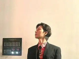 俳優パク・ソジュン、ときめき誘う舞台裏の横顔…エプロン姿のイケメンオーラ