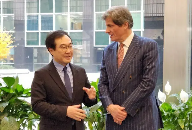 昨年12月、米韓高位級経済協議会を行なった韓国の李度勲外務第2次官（左）（画像提供:wowkorea）