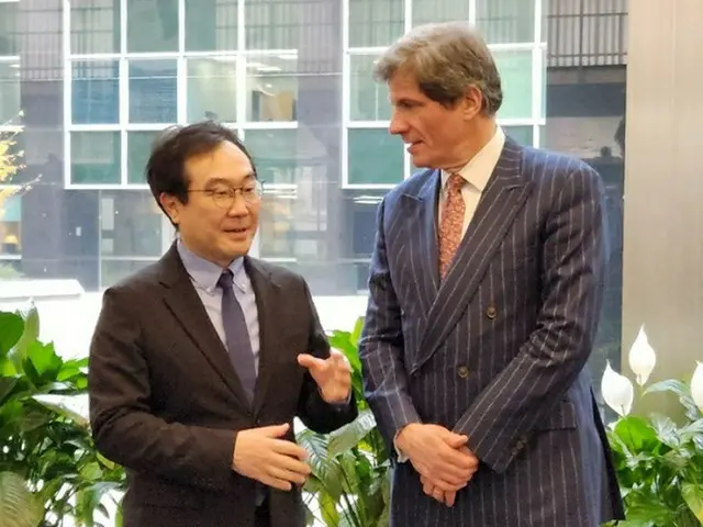 昨年12月、米韓高位級経済協議会を行なった韓国の李度勲外務第2次官（左）（画像提供:wowkorea）