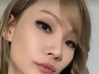 CL（元2NE1）、首をかしげて致命的なまなざし…スモーキーメイクが映えるセクシー美女の認証ショット