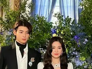 女優ソン・ヘギョ＆チャウヌ（ASTRO）、パリで出会った美男美女…惹きつけられるビジュアル2ショット公開