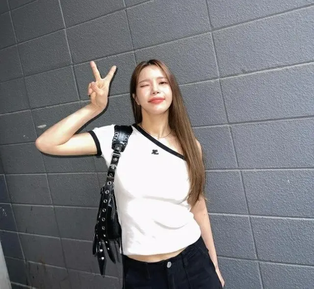 「MAMAMOO」ソラ、シックな表情でガールクラッシュな魅力全開（画像提供:wowkorea）