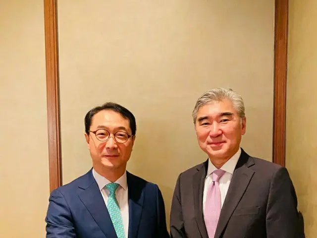 韓国の金健朝鮮半島平和交渉本部長（左）と米国務省のソン・キム対北特別代表（画像提供:wowkorea）