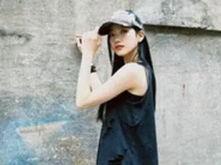 「LE SSERAFIM」カズハ、セクシーなノースリーブワンピース…ガールクラッシュ誘発