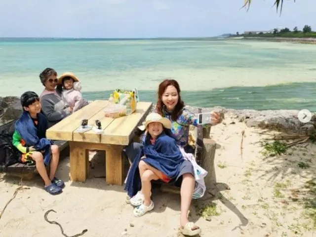 料理研究家ペク・ジョンウォンの妻女優ソ・ユジン、3人の子供と海外旅行…育児のプロだね（画像提供:wowkorea）