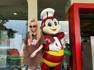 DARA（元2NE1）、フィリピンで現地の”人気者”と2ショット