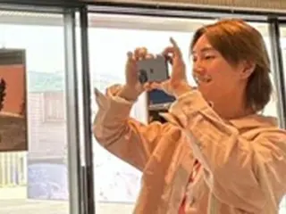 「SHINee」オンユ、活動中断後に展示会で近影をキャッチ…健康回復のための癒しの時間