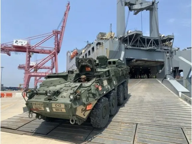 浦項に到着したストライカー装甲車（米国防総省の画像配信サービス「ＤＶＩＤＳ」より）＝（聯合ニュース）