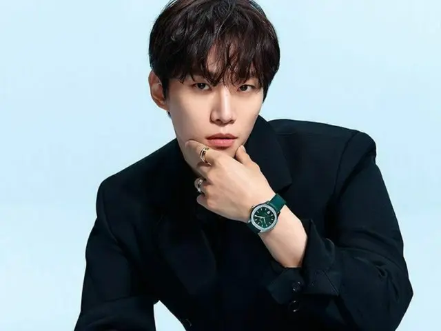 「2PM」ジュノ、オールブラックファッションで視線をくぎ付けにするビジュアル
