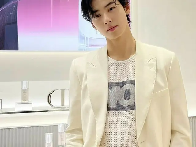 「ASTRO」チャウヌ、ホワイトスーツでいっそうさわやかなビジュアル（動画あり）