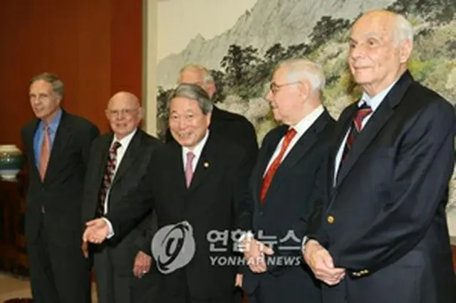 NCAFP代表団と柳長官＝6日、ソウル（聯合）