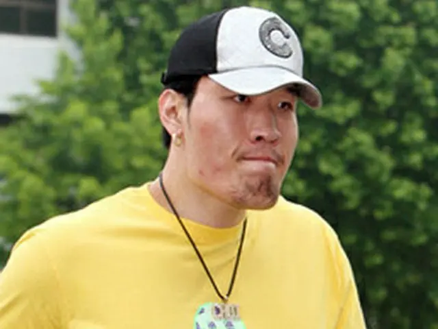 先月28日、再検診を受けに行くチェ・ホンマン＝（聯合）