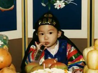 俳優イ・ミンホ、本日（22日）誕生日に韓服着た幼い頃の写真を公開…”赤ちゃんの頃からイケメン“