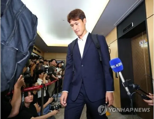 賞罰委員会に出席したパク・ヨンウ選手＝２２日、ソウル（聯合ニュース）
