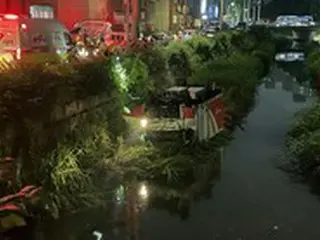 飲酒運転、フェンスを突き破って5m下の河川に墜落＝韓国