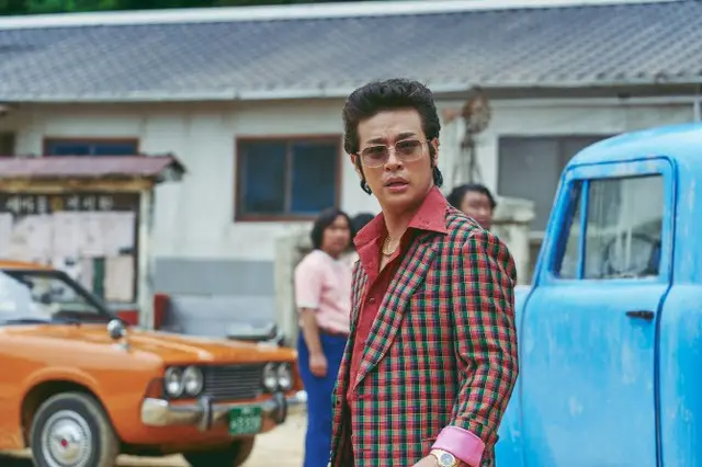 パク・ジョンミン再び…映画「密輸」で一人二役レベルの変身（画像提供:wowkorea）