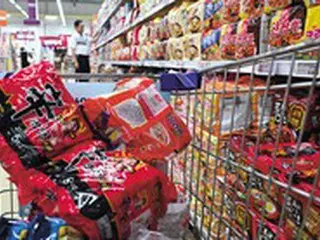 韓国の食品メーカー、ラーメンや菓子など値下げへ