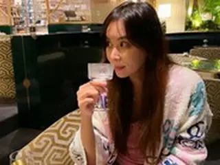 女優コ・ソヨン、永遠のCMスター…焼酎を飲んでも「女神」ビジュアル