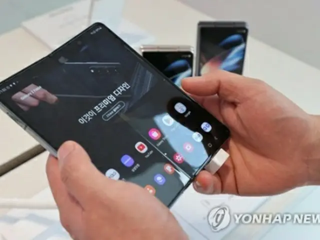 折り畳み式スマートフォン(資料写真)=(聯合ニュース)