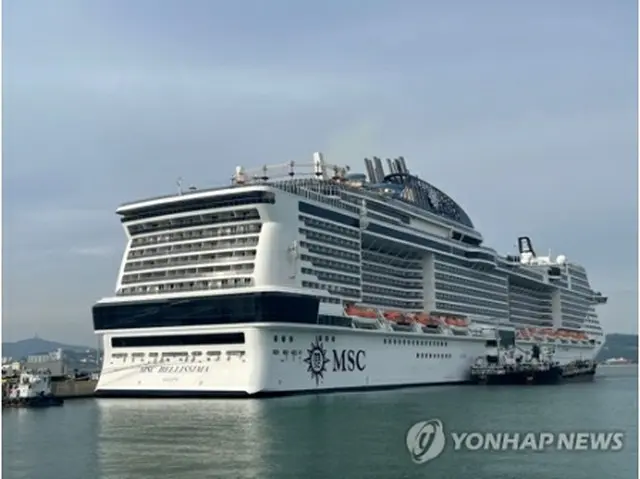 大型客船「ＭＳＣベリッシマ」（釜山港湾公社提供）＝（聯合ニュース）≪転載・転用禁止≫