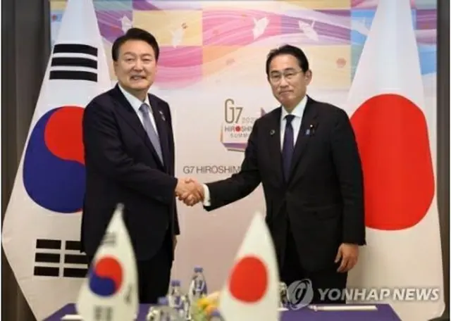 尹大統領（左）と岸田首相（資料写真）＝（聯合ニュース））