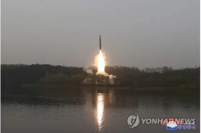 北朝鮮が４月１３日に発射したＩＣＢＭ「火星１８」＝（朝鮮中央通信＝聯合ニュース）