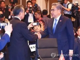 韓中の外交トップが会談　関係改善へ協力策協議か