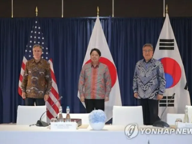 韓米日外相会談に出席した（右から）朴氏、林氏、ブリンケン氏（共同取材）＝１４日、ジャカルタ（聯合ニュース）