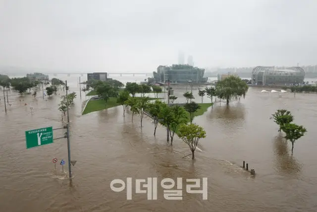 「五松の地下車道に車両19台、少なくとも17人以上が孤立」＝韓国（画像提供:wowkorea）