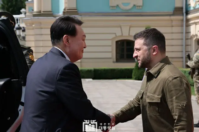 韓国の尹錫悦大統領は15日（現地時間）ウクライナを電撃訪問し、ゼレンスキー大統領と首脳会談を行なった（画像提供:wowkorea）